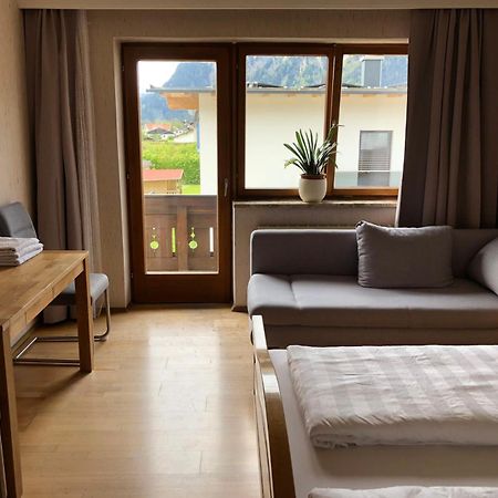 Wei Wei'S Hostel Ehenbichl エクステリア 写真