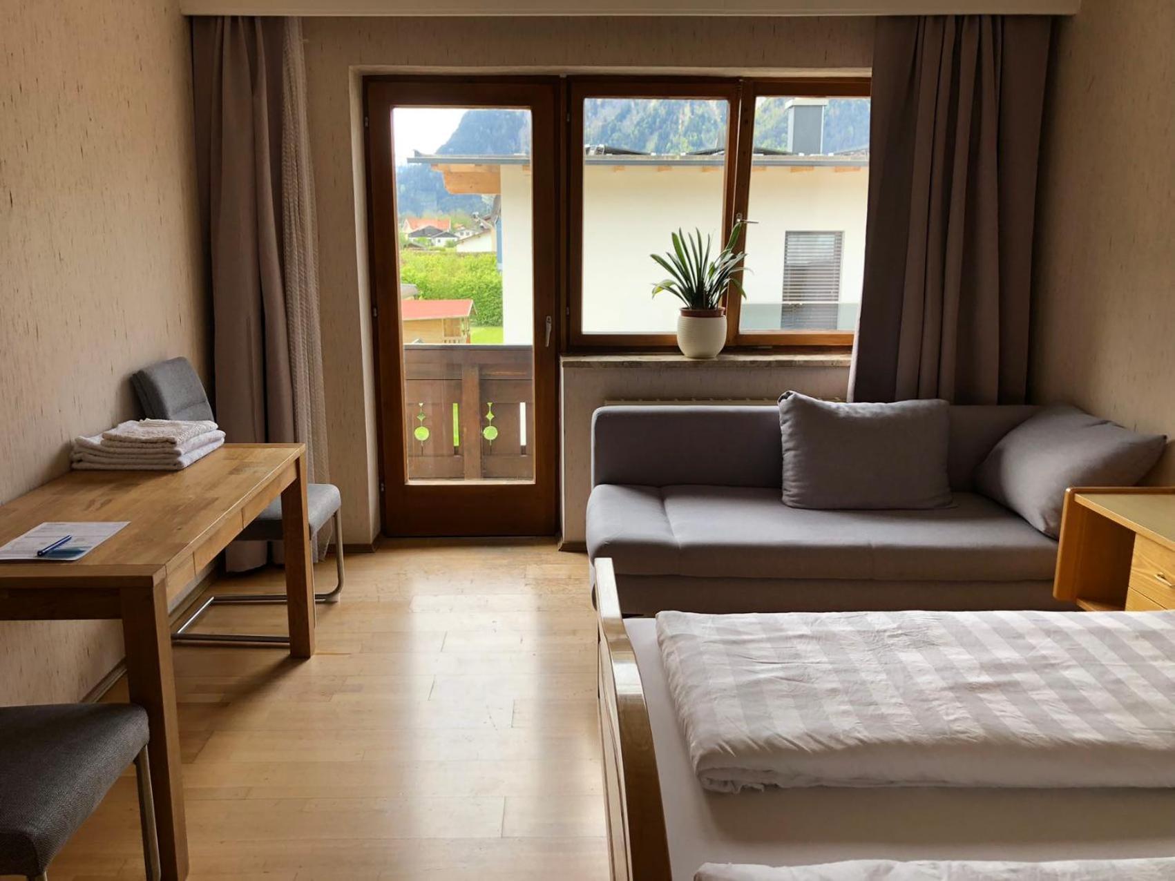 Wei Wei'S Hostel Ehenbichl エクステリア 写真